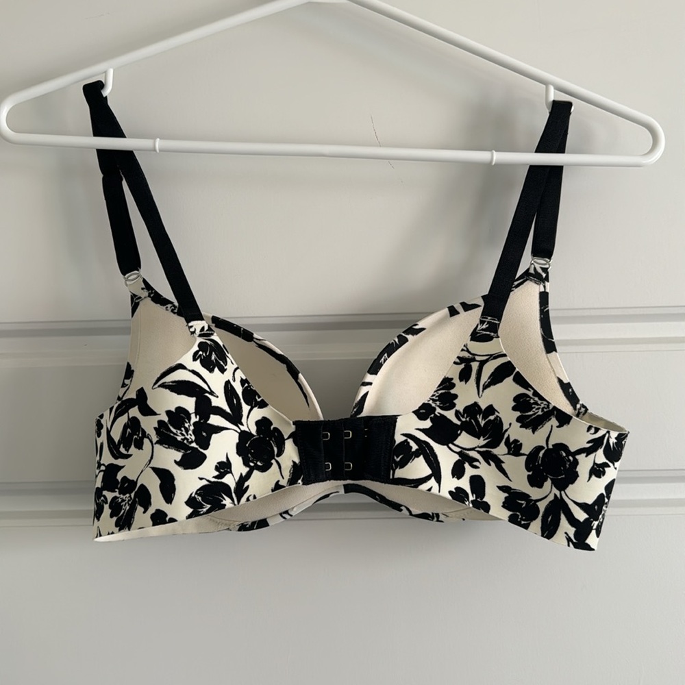 LA VIE EN ROSE Sleekback Bra - Picture 3 of 3